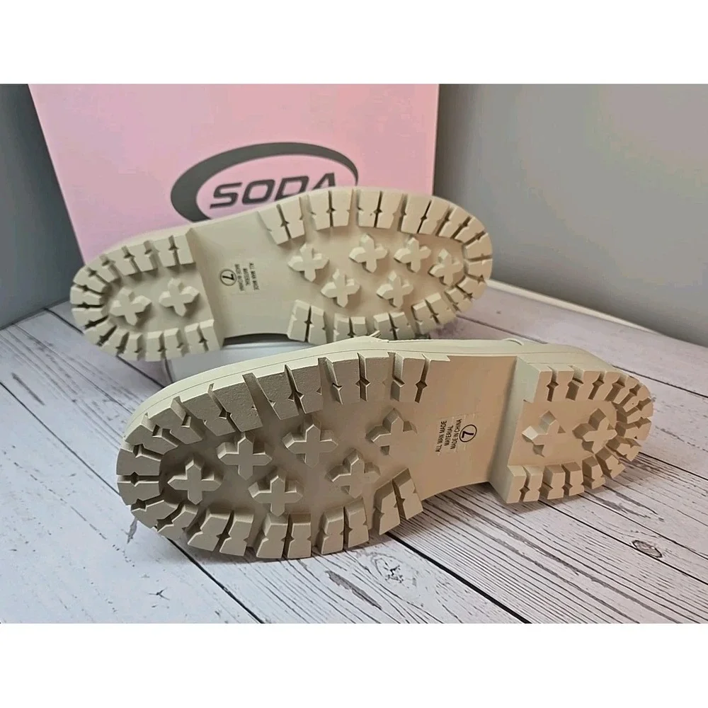 Soda Womens Eureka Chunky‎ Penny Loafer Bone Size 7 *New*
